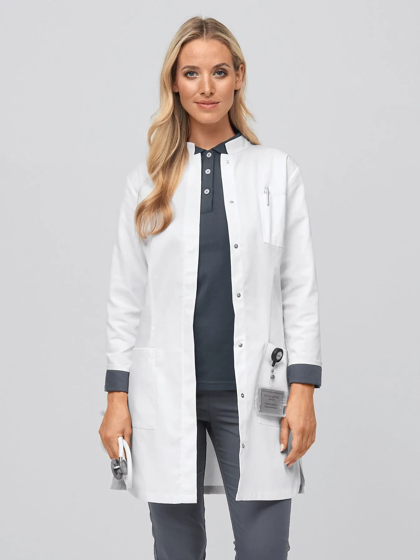 Blouse médicale avec détails colorés