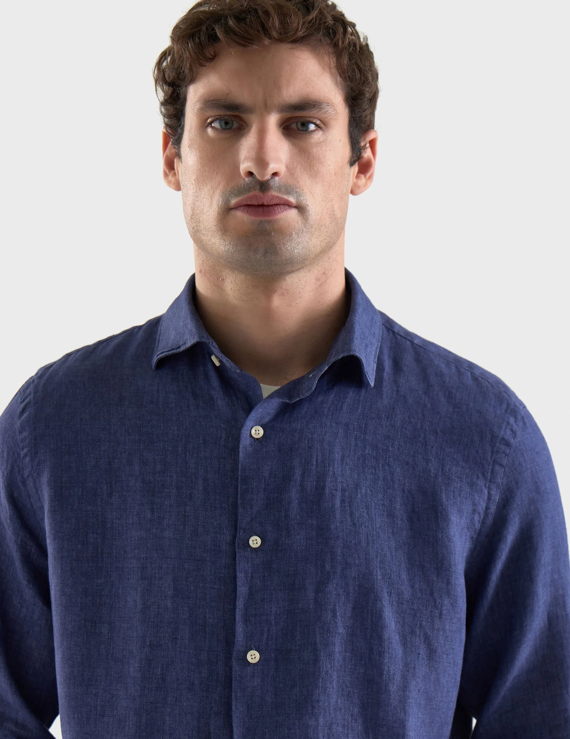 Chemise Aristote en lin bleu foncé