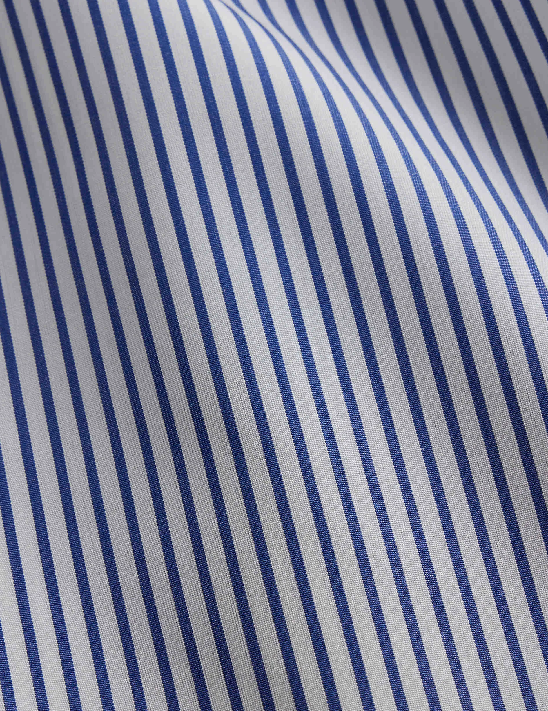 Chemise semi-ajustée infroissable rayée bleu marine