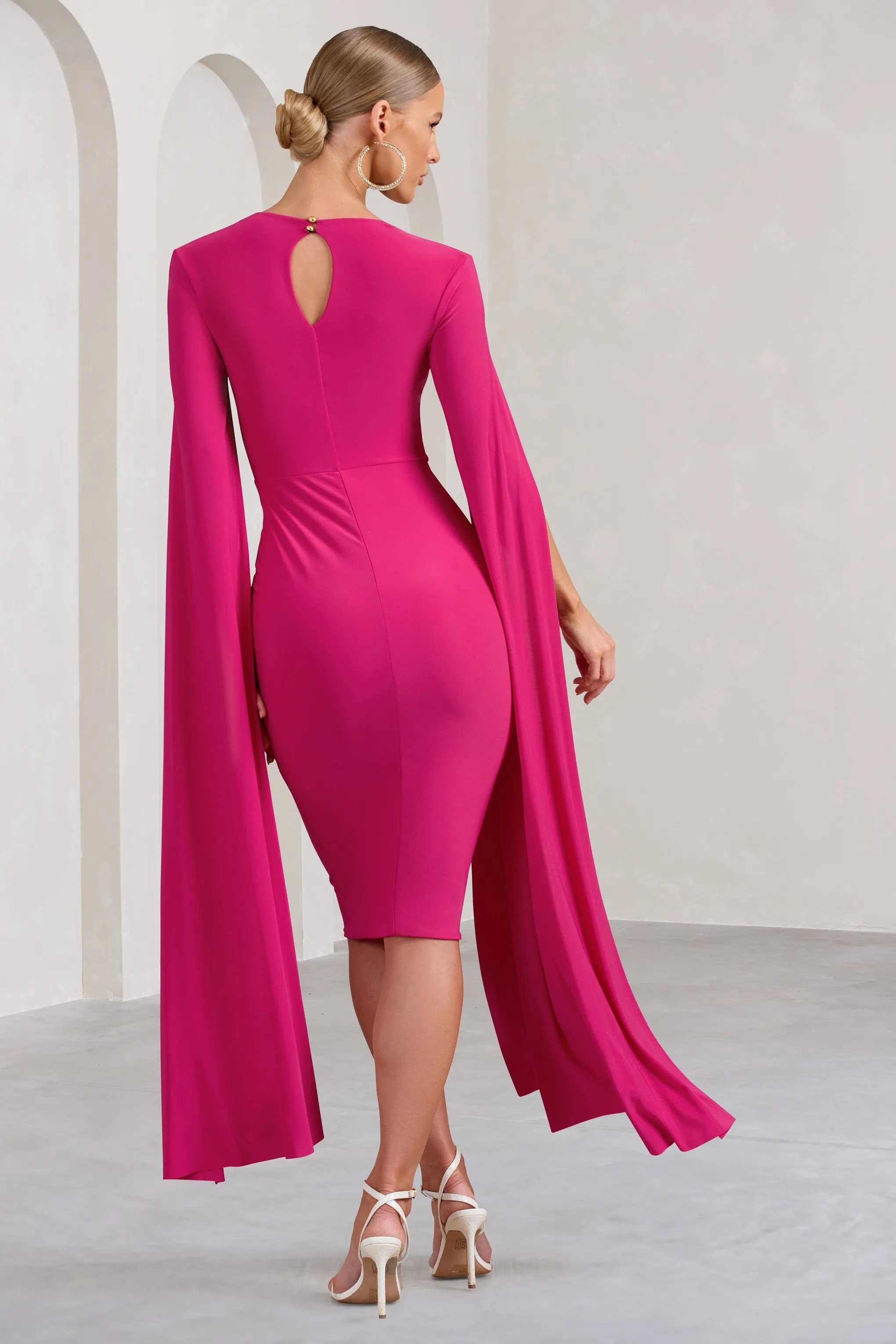 Flawless | Robe mi-longue rose vif à encolure carrée et manches cape