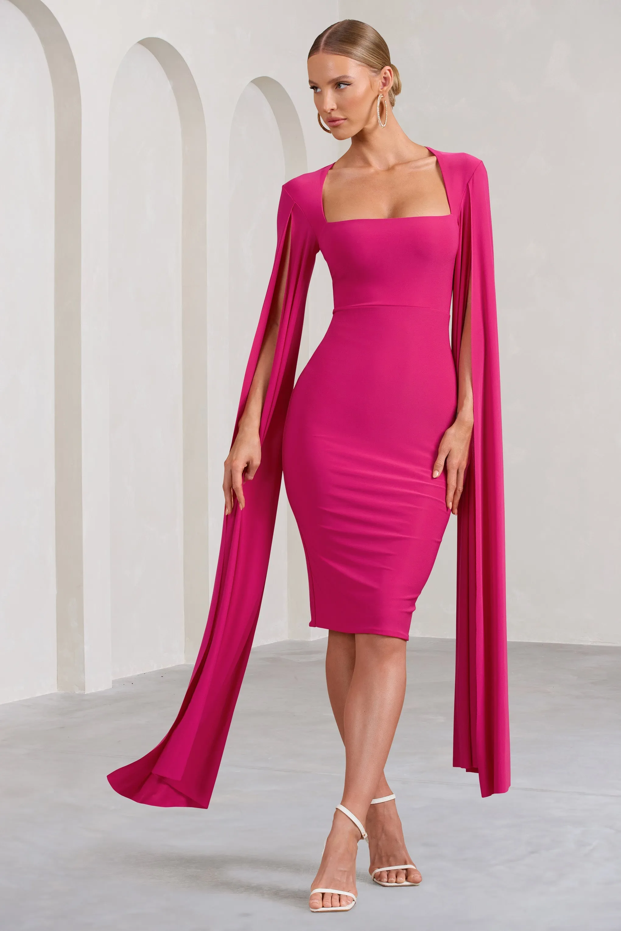 Flawless | Robe mi-longue rose vif à encolure carrée et manches cape