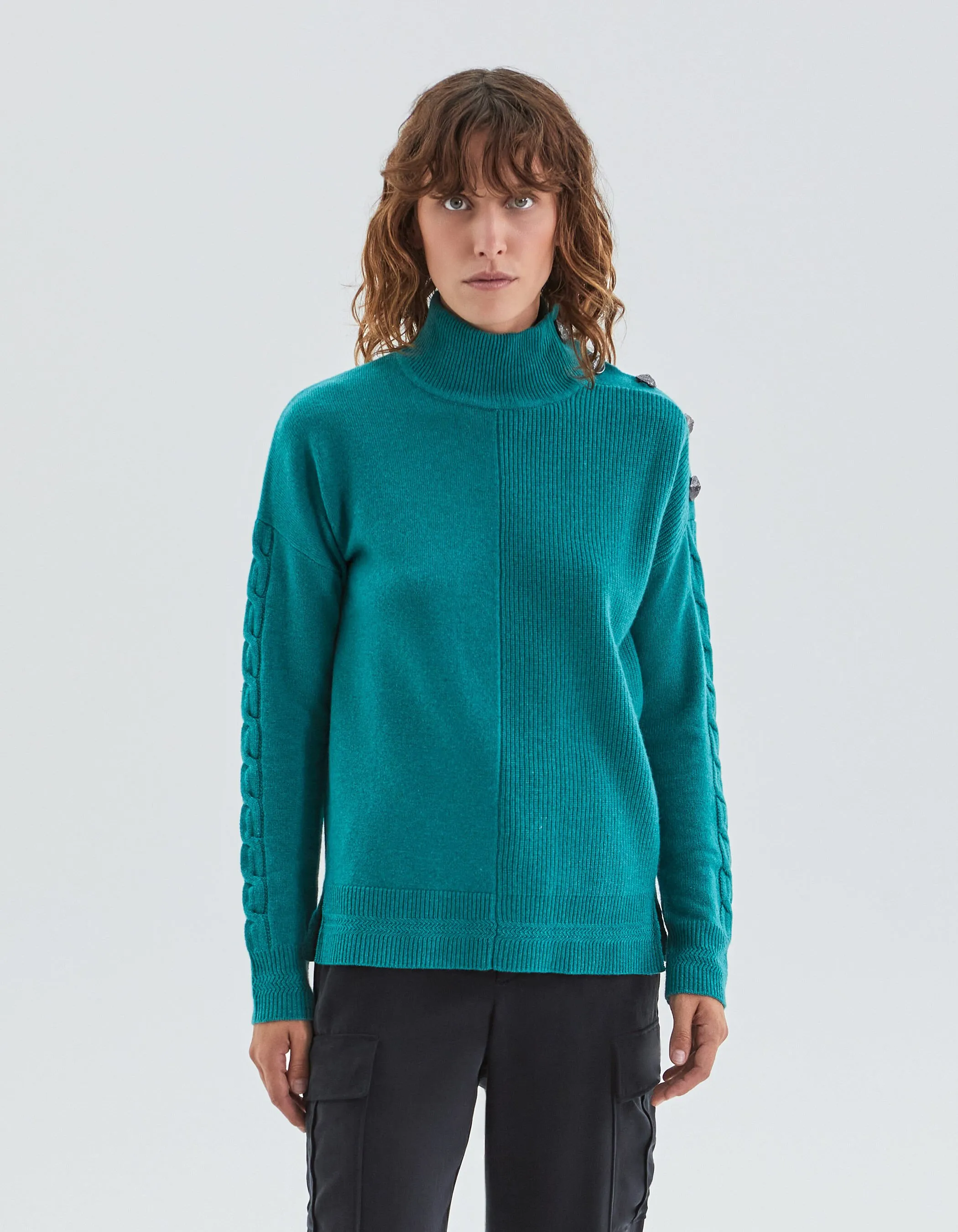 Pull amazonite tricot boutons gravés sur l'épaule Femme