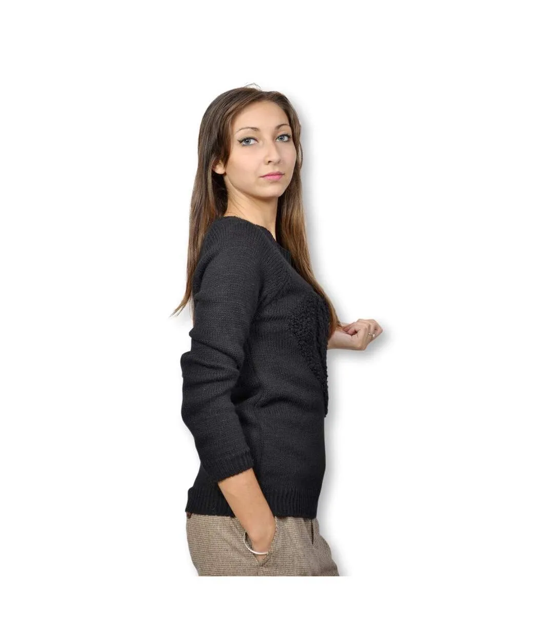 Pull femme manches longues court uni motif cœur de couleur noir.