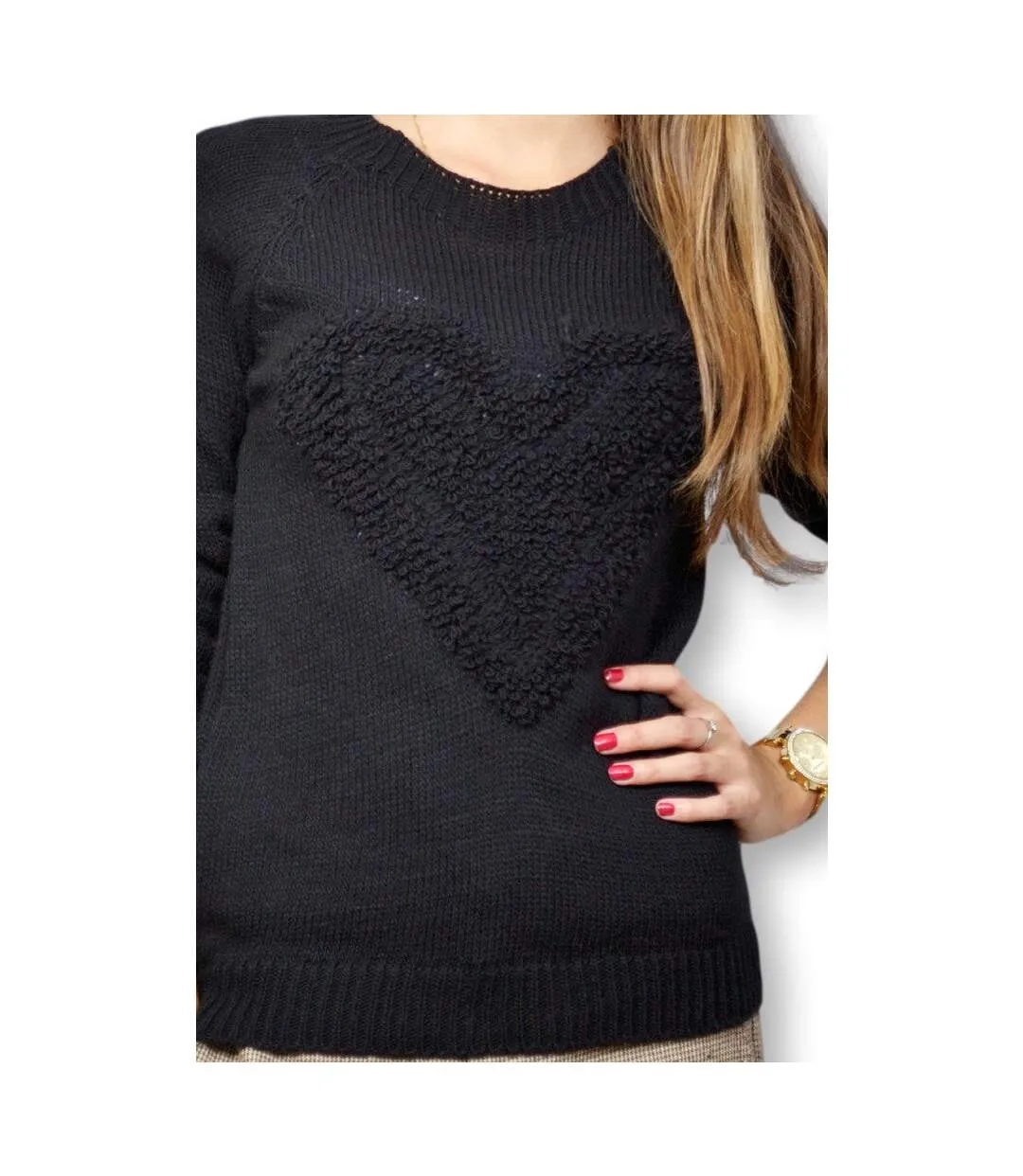 Pull femme manches longues court uni motif cœur de couleur noir.