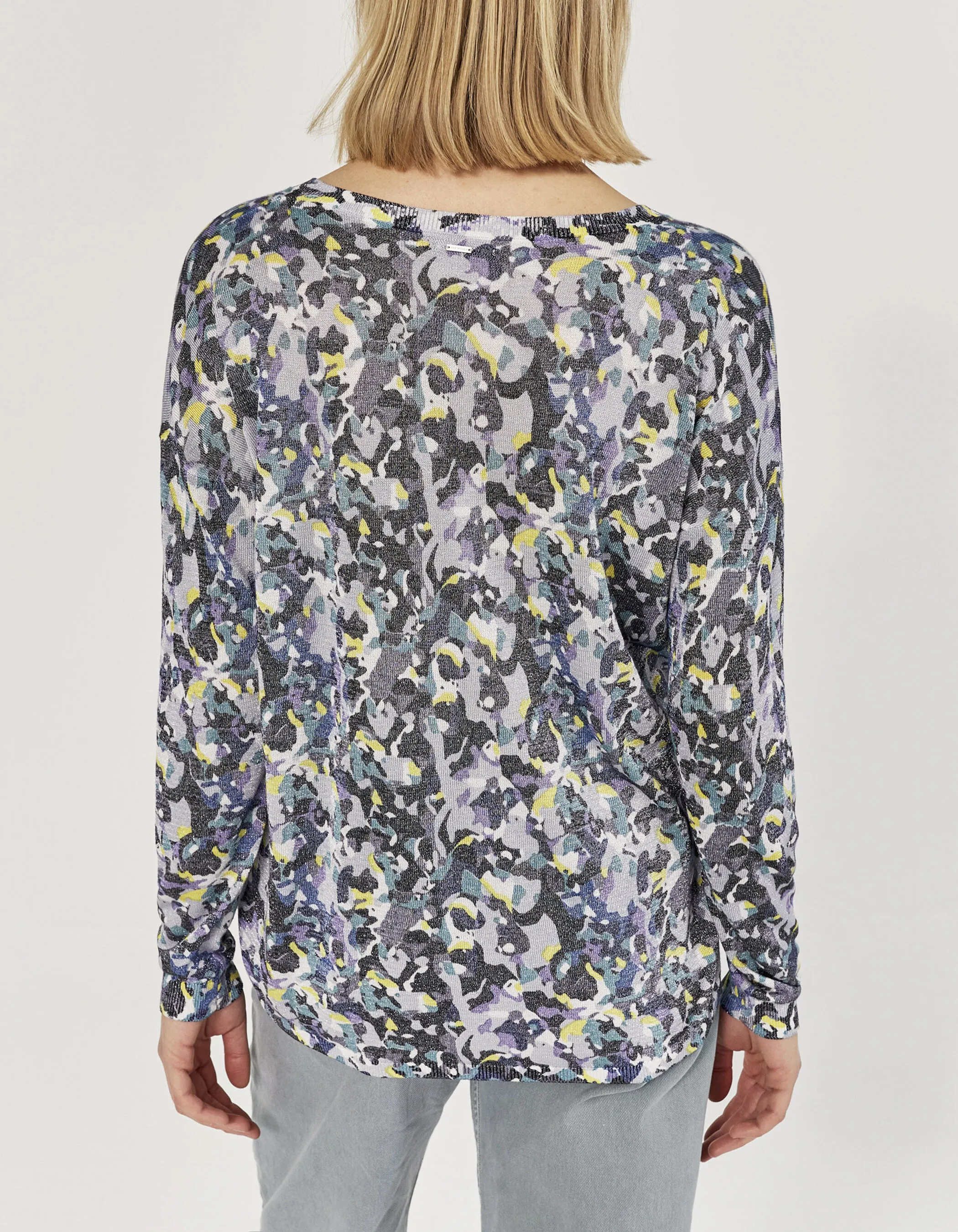 Pull motif camouflage en fil métallisé femme