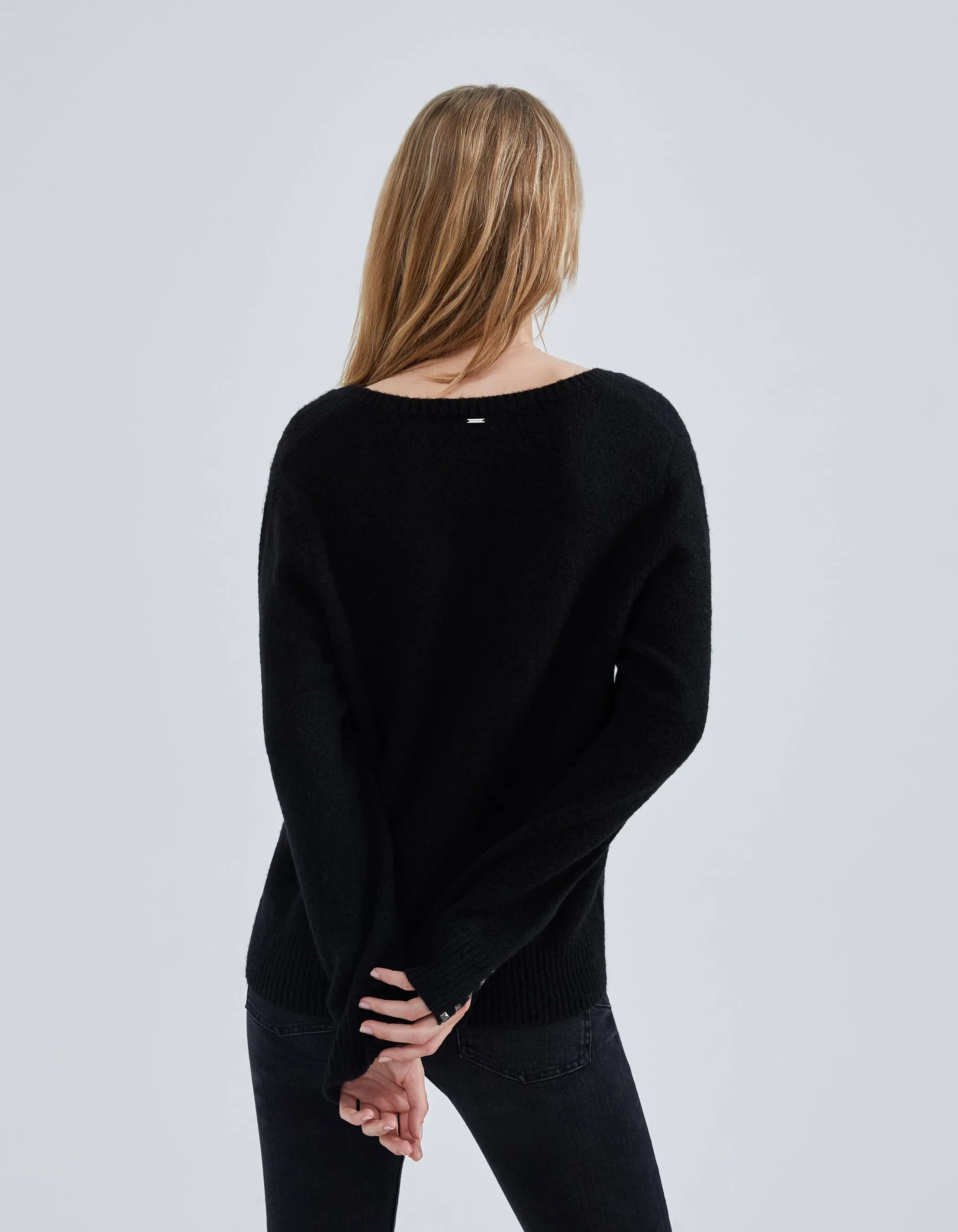 Pull noir tricot avec strass et clous aux poignets Femme