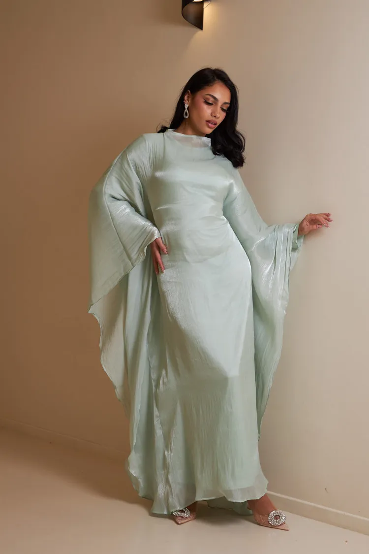 Robe 2 pièces sous-robe + voile à enfiler satiné vert