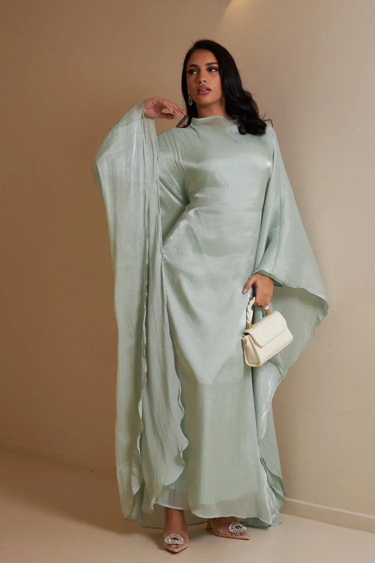 Robe 2 pièces sous-robe + voile à enfiler satiné vert