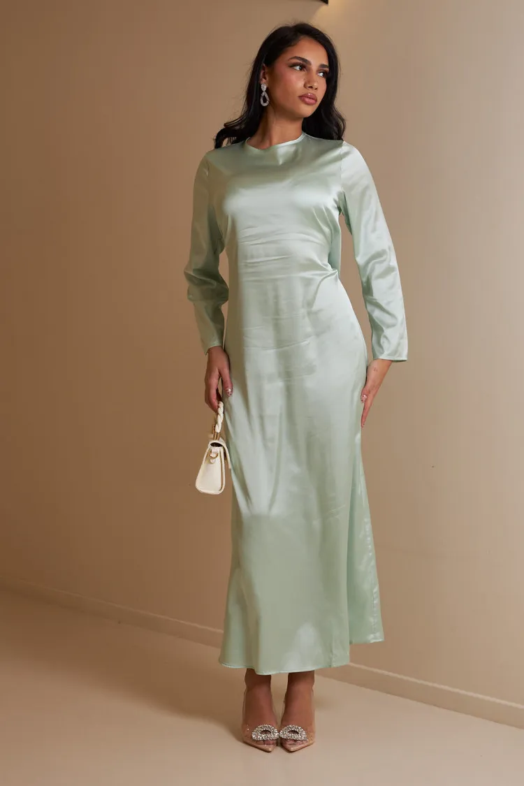 Robe 2 pièces sous-robe + voile à enfiler satiné vert