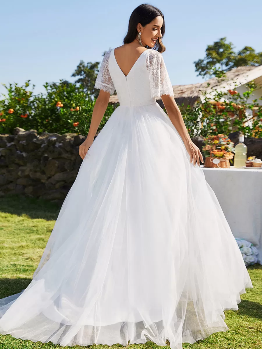 Robe de mariée en tulle avec col en V et manches plissées