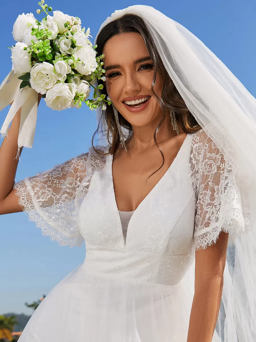 Robe de mariée en tulle avec col en V et manches plissées