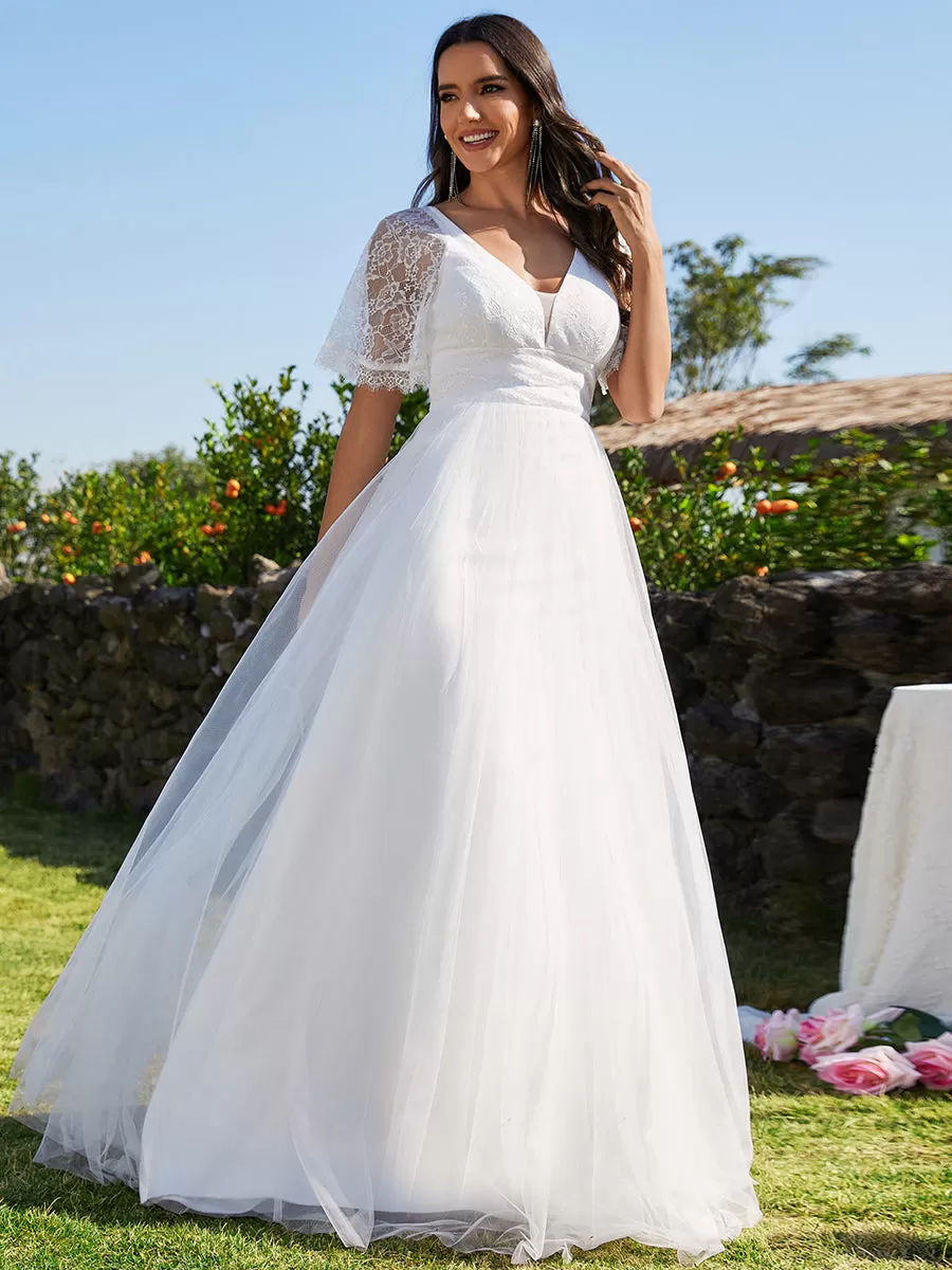 Robe de mariée en tulle avec col en V et manches plissées